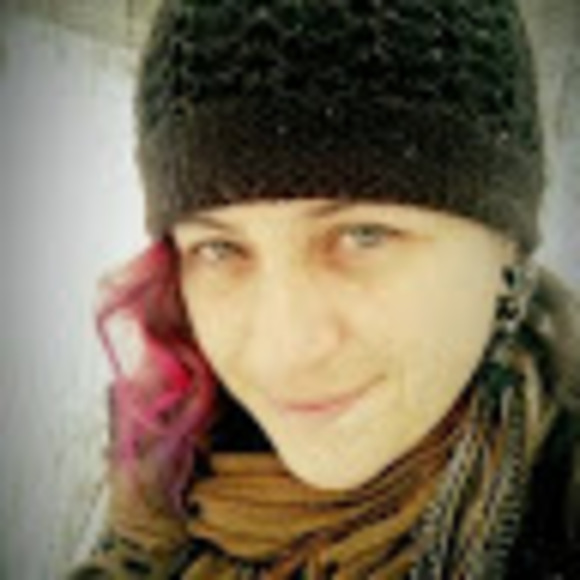 Meet your Posher, Hannah - Picture 1 of 1